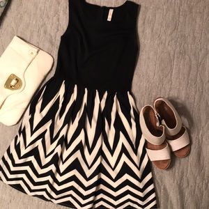 Adorable black and white chevron dress